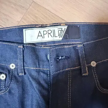 APRIL77 스트레이트 데님 인디고