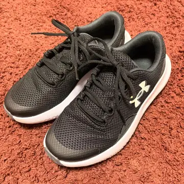 언더아머 23.5cm UNDER ARMOUR 스니커즈 블랙