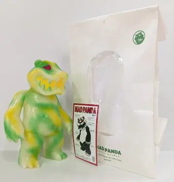 HARIKEN TTToy MAD PANDA GID CAMO / Green (축광 성형 / 옐로우 그린 / 옐로우 컬러)