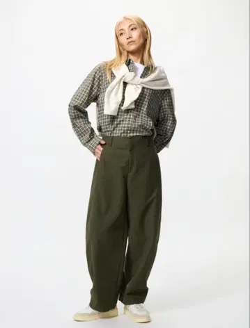 유니클로 저지 배럴 레그 팬츠 올리브 L 사이즈