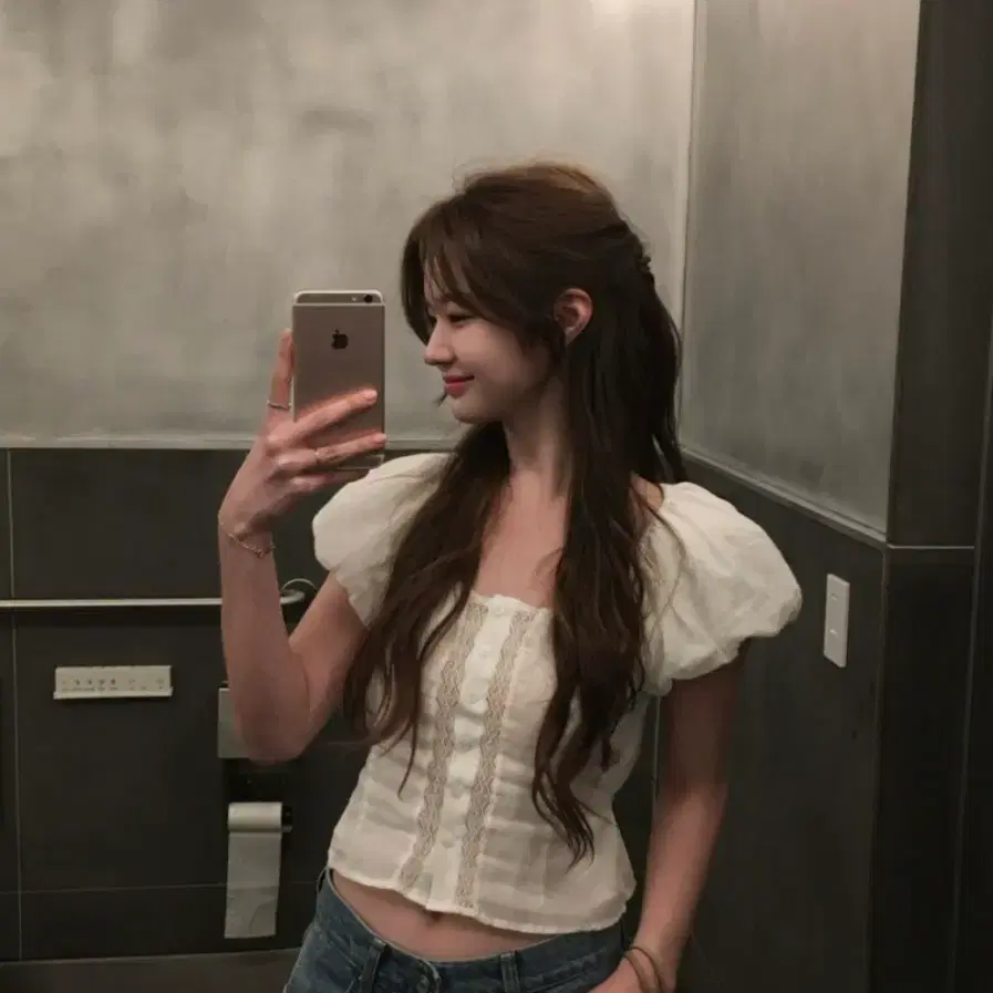 베지터블 로에 퍼프 블라우스