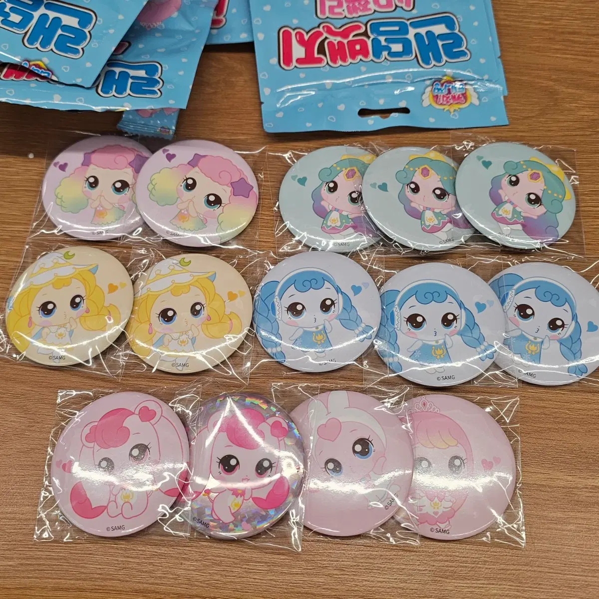 미개봉) 캐치티니핑 랜덤뱃지 4D 젤리 핀버튼 핀뱃지 판매 교환 CU 하츄핑 깡총핑 아름핑 꾸래핑 빤짝핑 포슬핑 초롱핑