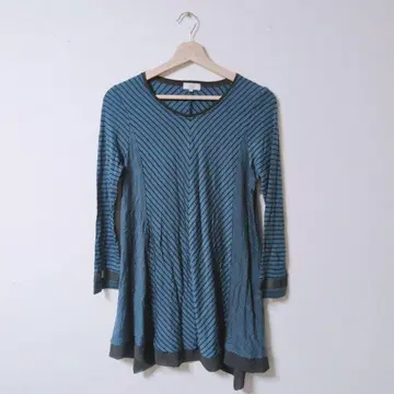 새상품급 LINA 긴팔 튜닉 블루 계열 스트라이프 패턴 [ 40/L ]