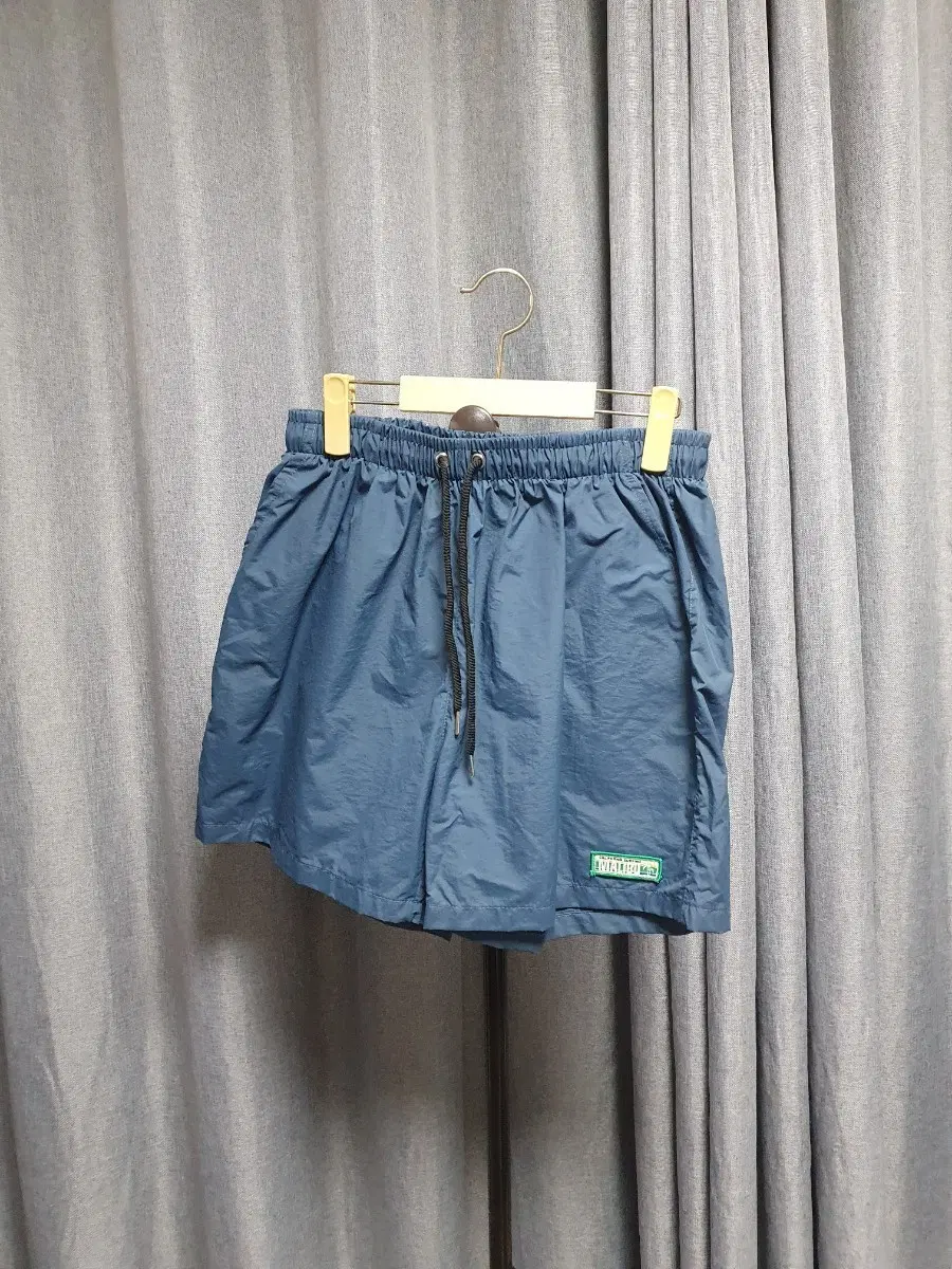 말리부 우븐 반바지