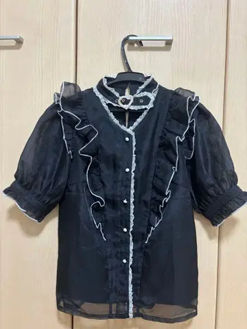 ROJITA 하트 버클 초커 프릴 블라우스