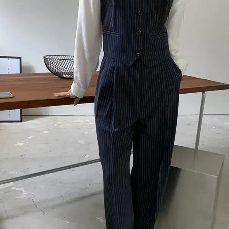 핀스트라이프 검정색 조끼 판매