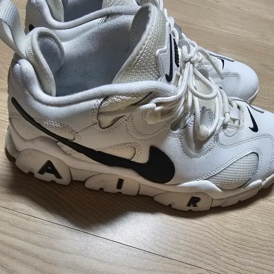 나이키 에어 버라지 로우 서밋 화이트