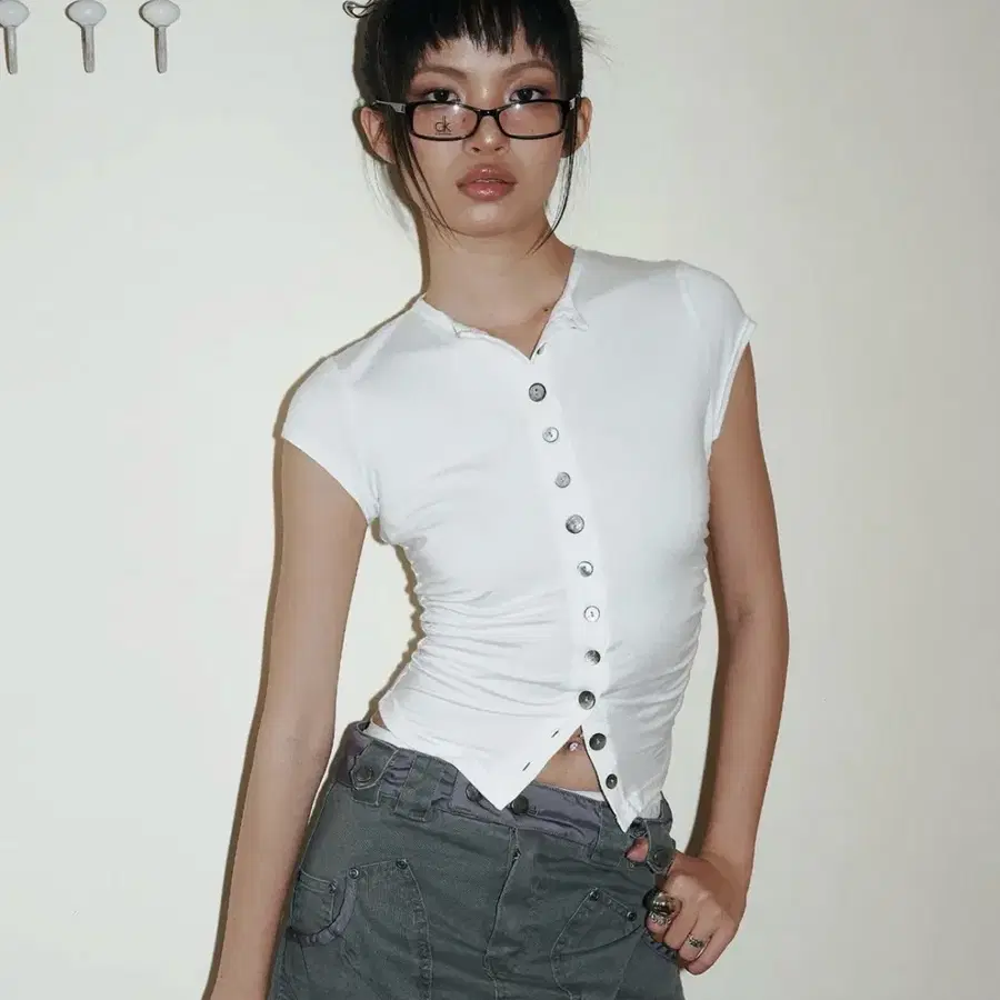 플리즈노팔로우 Gwen Button Short Top