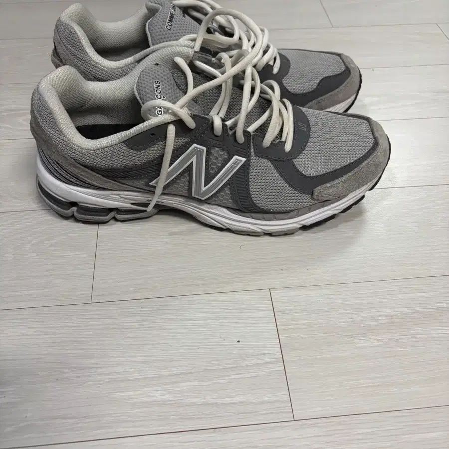 뉴발란스x꼼데 860 v2 270팝니다