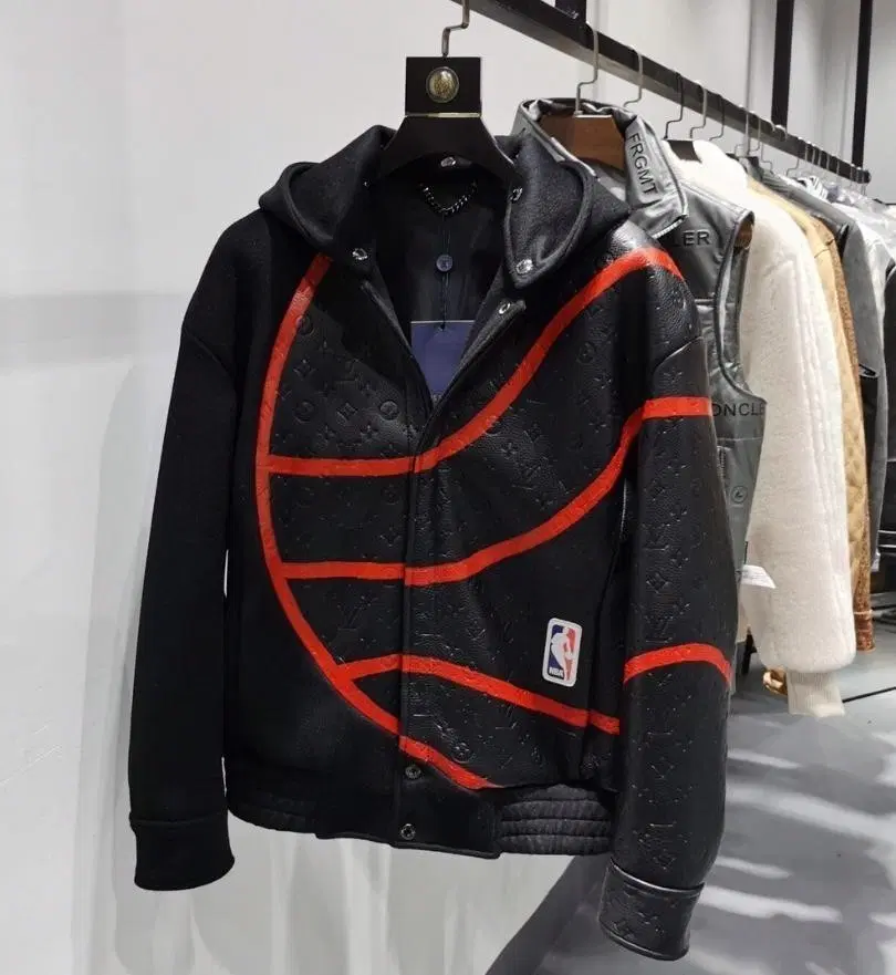 [정품]루이비통 X NBA 한정판 플레이어 레더 믹스 가죽자켓 XL