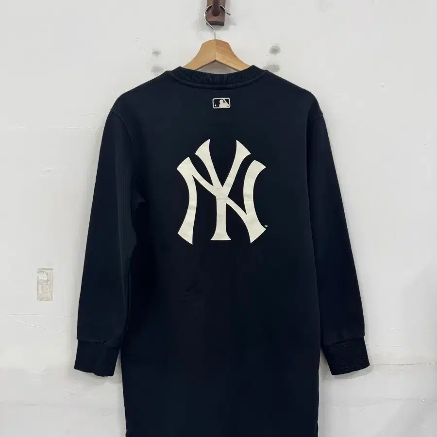 (85) MLB 뉴욕양키스 여자 빅 로고 롱 맨투맨