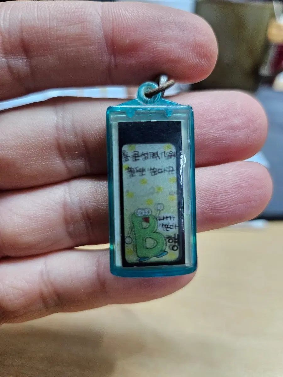 태양광으로 작동하는 휴대폰 고리 고전문군 통큰성격