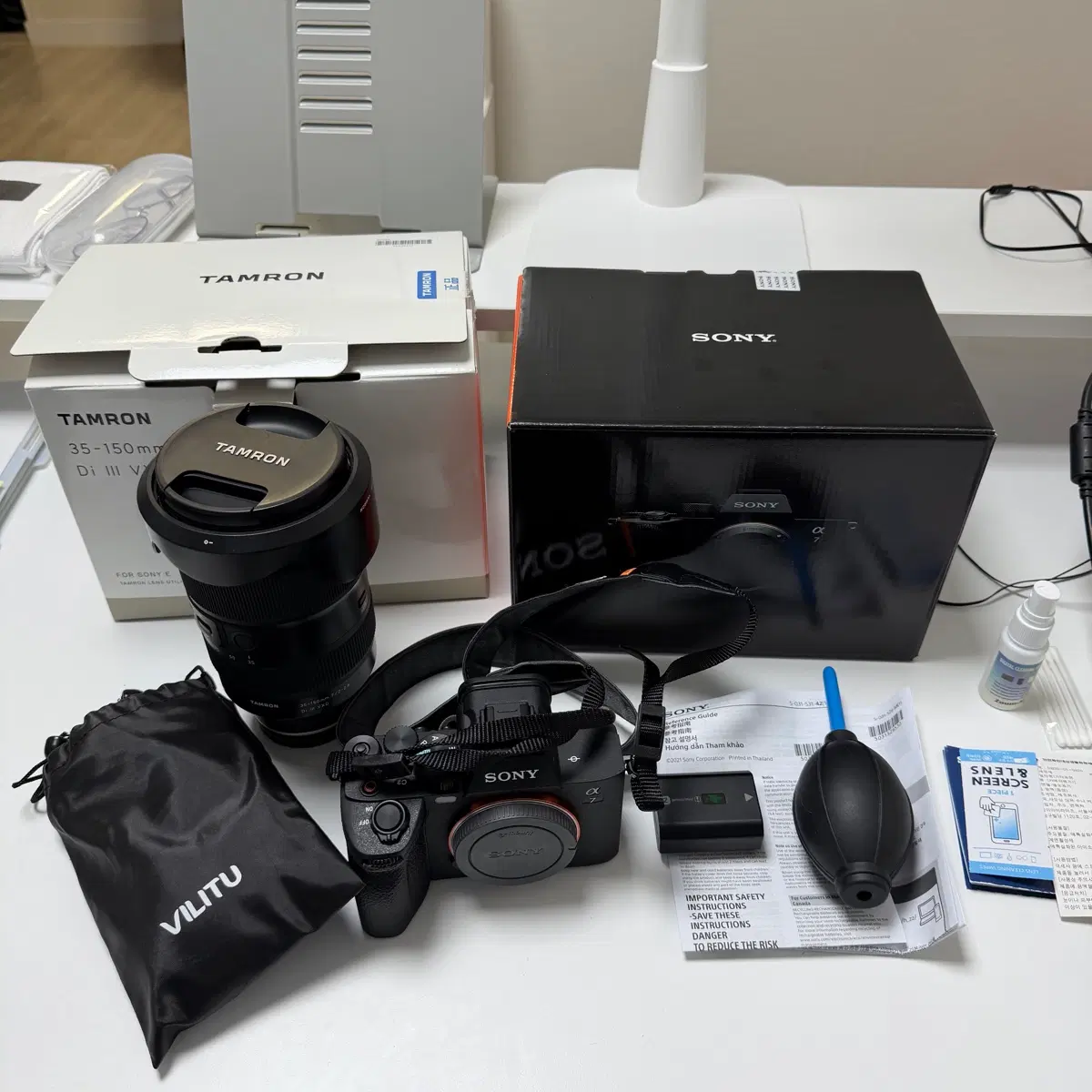 소니 A7m4 미러리스 카메라 및 탐론 35-150 f2-2.8 소니 준망원렌즈 판매합니다