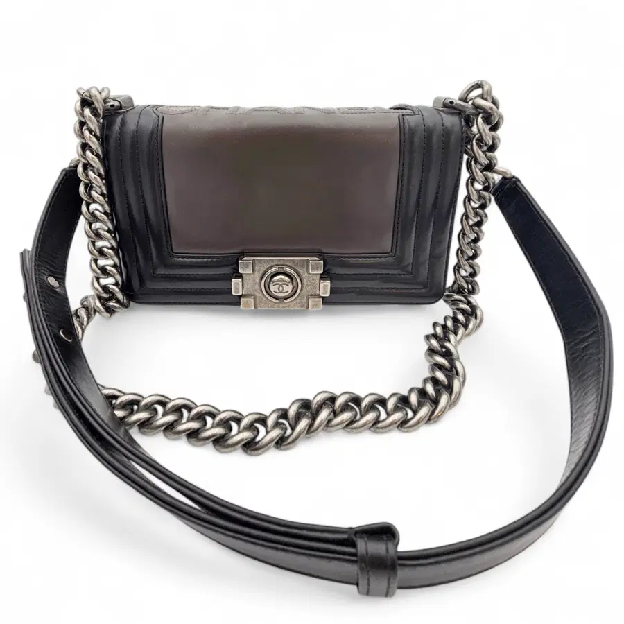 CHANEL 샤넬 정품 여성가방 보이백 플랩 미니 체인백 크로스백 숄더백 woc 여권 여행 가방 청라중고명품 25004