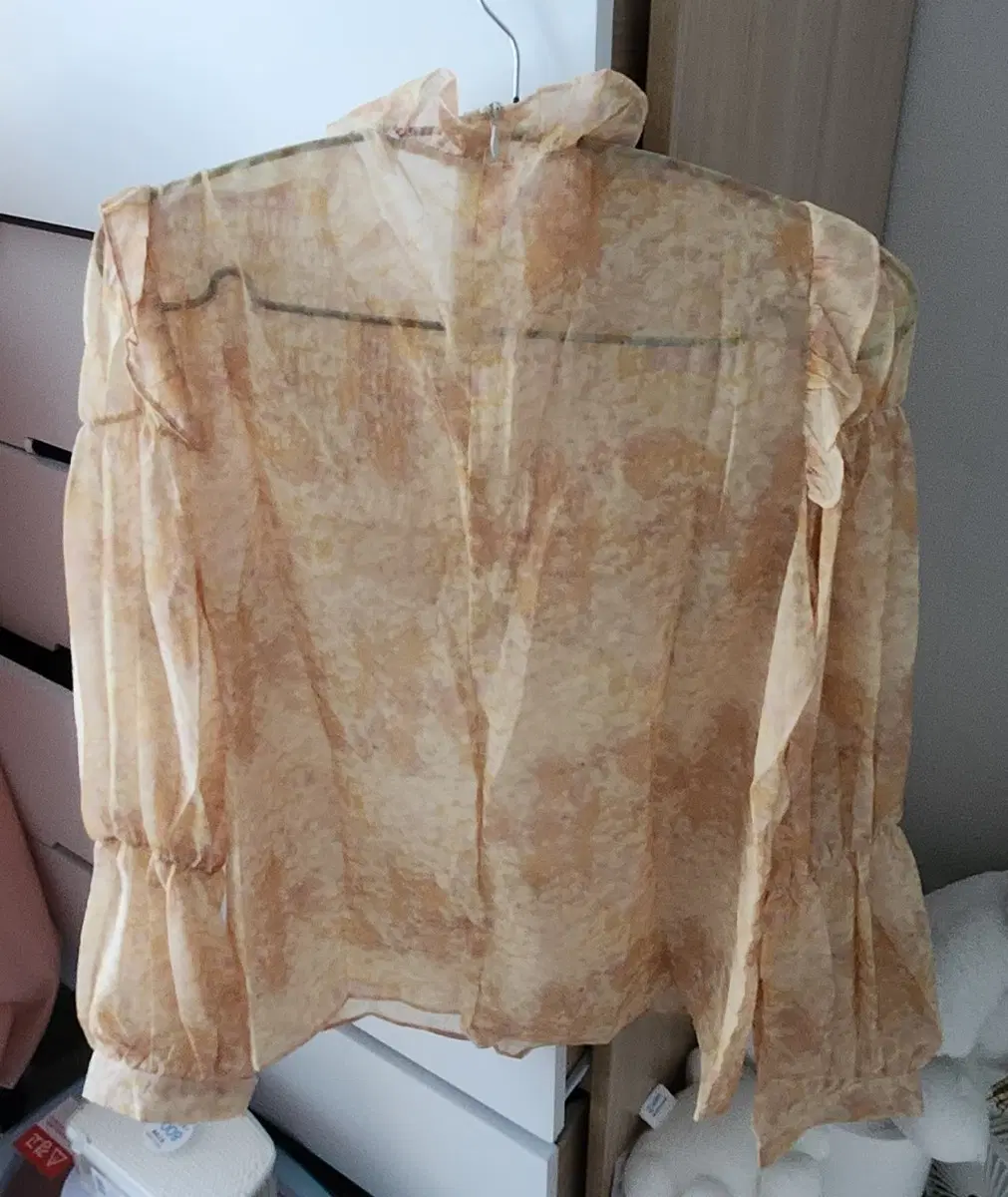 쉬폰 블라우스 베이지 패턴