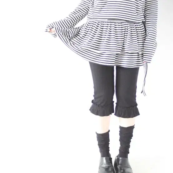 히피디피 7부 프릴 팬츠 블랙