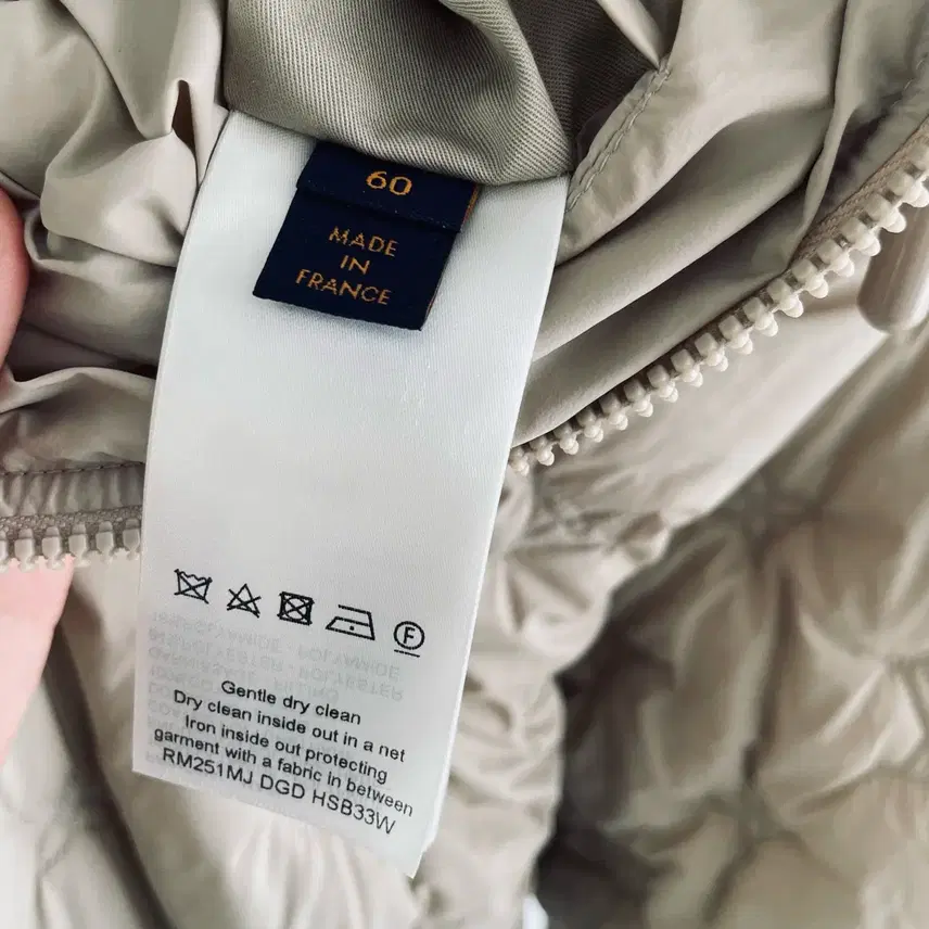 루이비통 60 / 미사용 25fw 모노그램 퀄티드 패딩 블루종 아이보리 사진 6