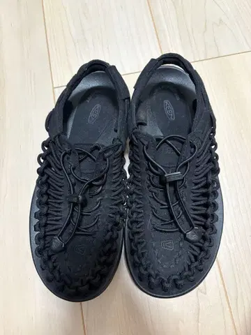 KEEN UNEEK 샌들 블랙