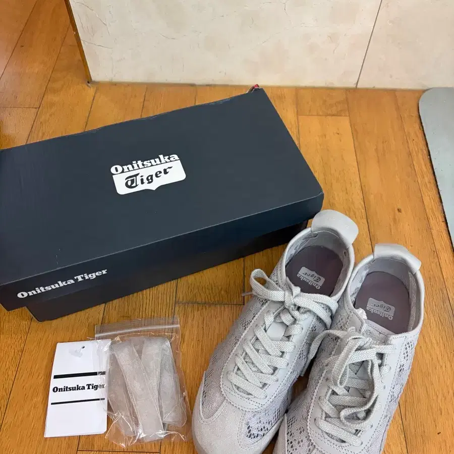 오니츠카타이거 멕시코66 메쉬스니커즈 오이스터그레이 240