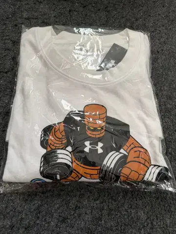 언더아머 드래곤 퀘스트 콜라보 T셔츠 XL 골렘