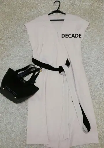 DECADE 광택감 슬리브리스 원피스 베이지 2
