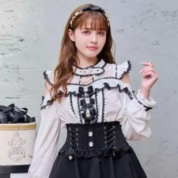 3개 리본 프론트 초커 블라우스 리즈리사 LIZLISA 3연 리본 블랙 화이트