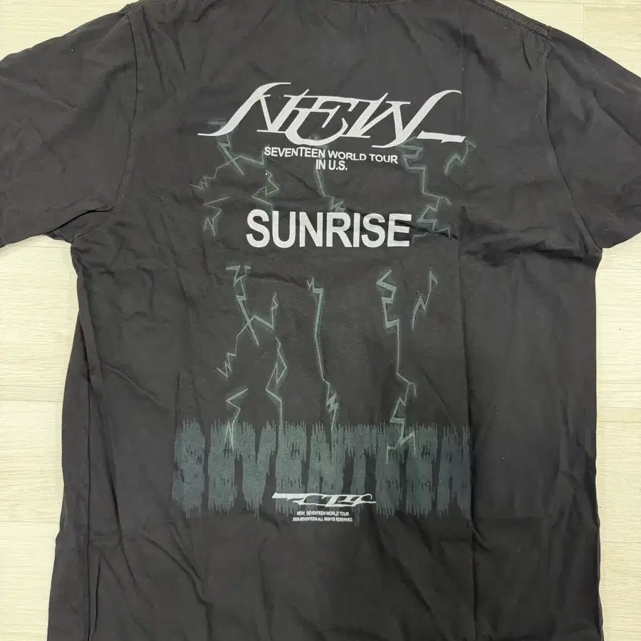 세븐틴 월드투어 in U.S SUNRISE 선라이즈 반팔 티셔츠 M