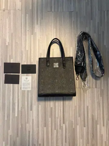 새상품급 [ MCM ] 스몰 토트백 비세토스 MMTAAKC02 블랙