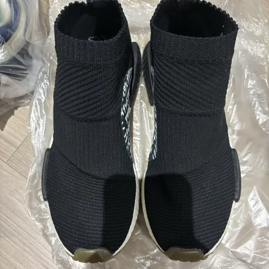 아디다스 x 유나이티드애로우즈 & Sons 콜라보 NMD 시티 삭1
