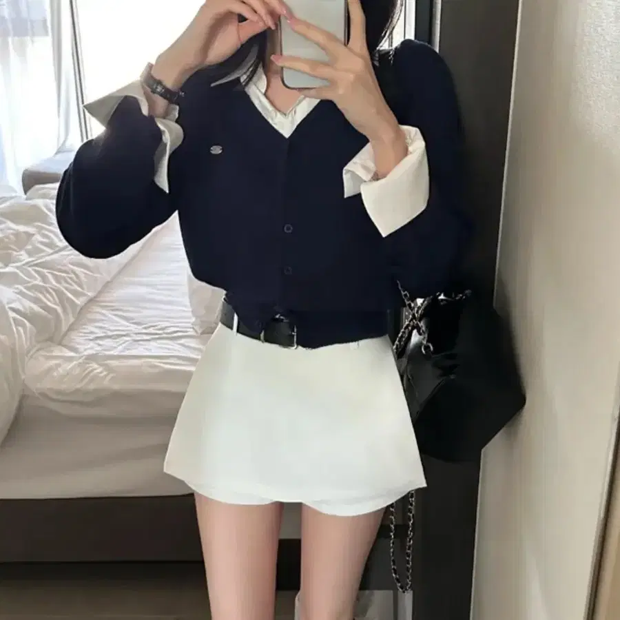 옷 판매)파스텔 브이넥 실버 팬던트 크롭 긴팔 가디건 곤색