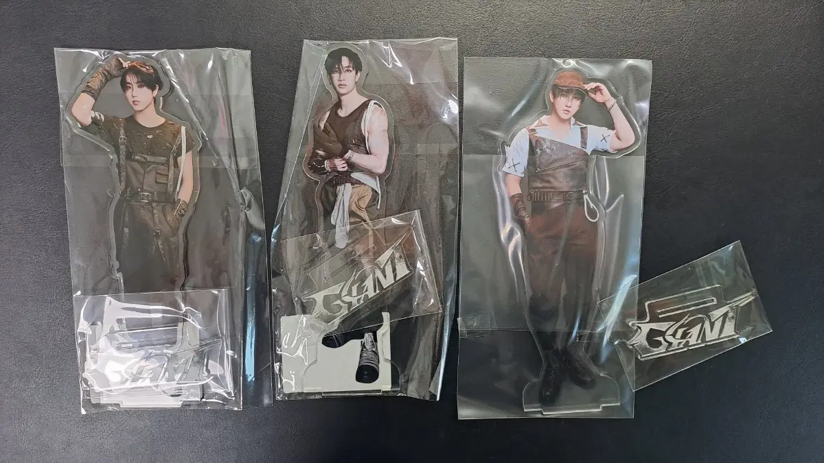스트레이키즈 GIANT 일본 크리스마스 팝업 쓰리라차 아크릴스탠드 양도