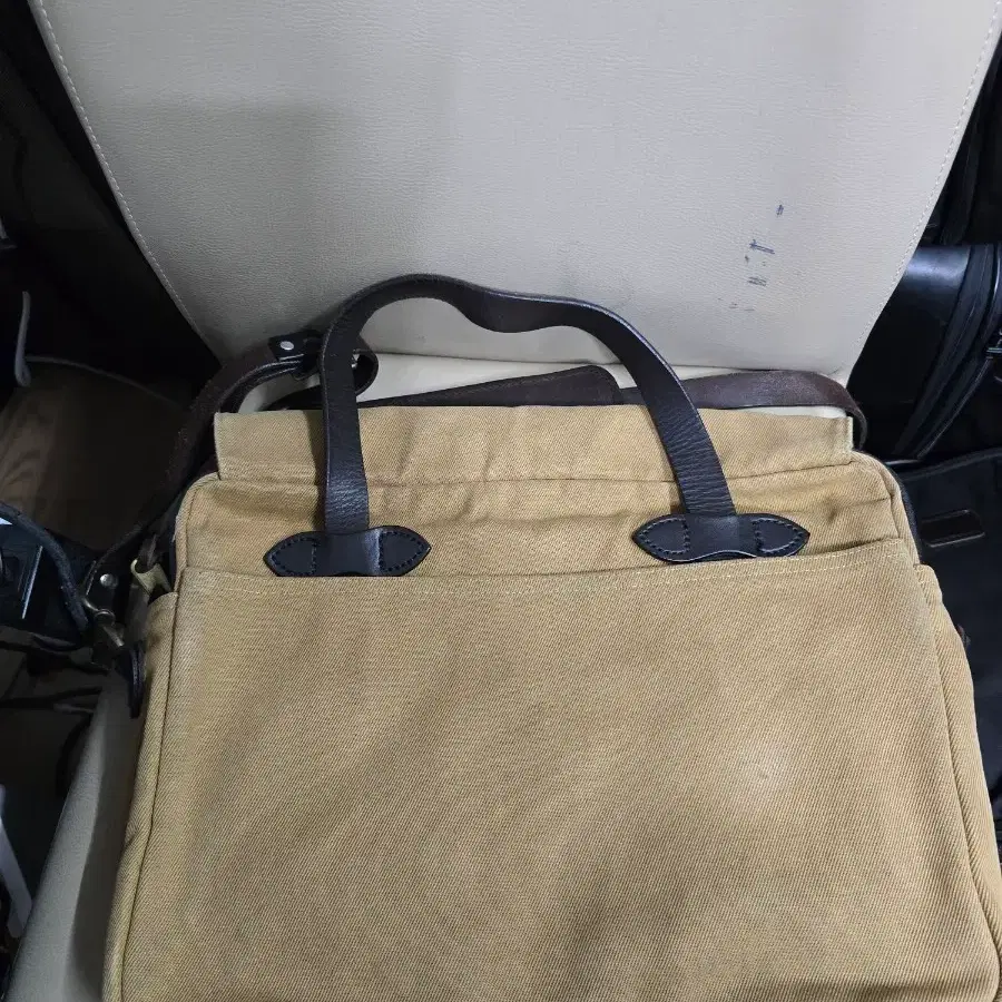 필슨 256 오리지널 브리프케이스 탄(Tan) 판매합니다