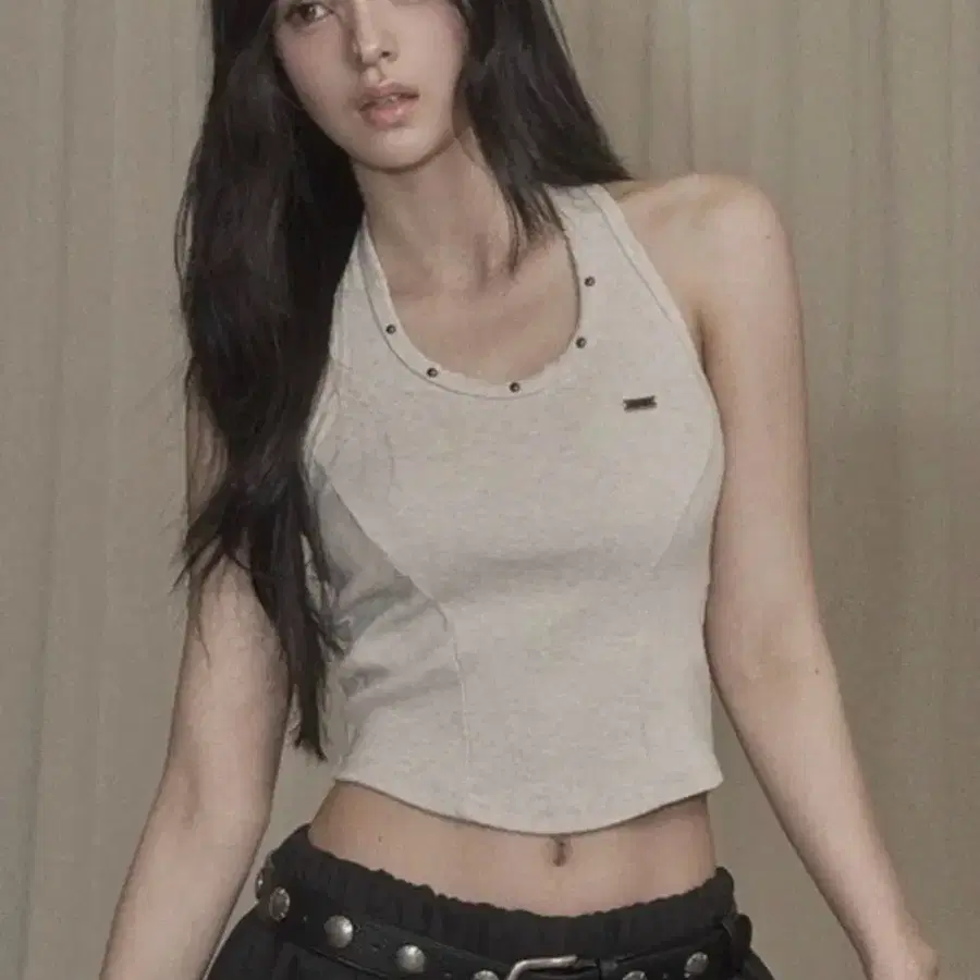 카키포인트 Damage Stud Halter Top (beige)