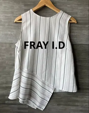 FRAY I.D 스트라이프 패턴 비대칭 슬리브리스 상의