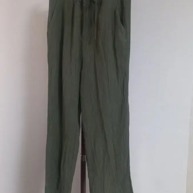 알리안느 민트카키색 플리츠 밴딩팬츠 88 새상품