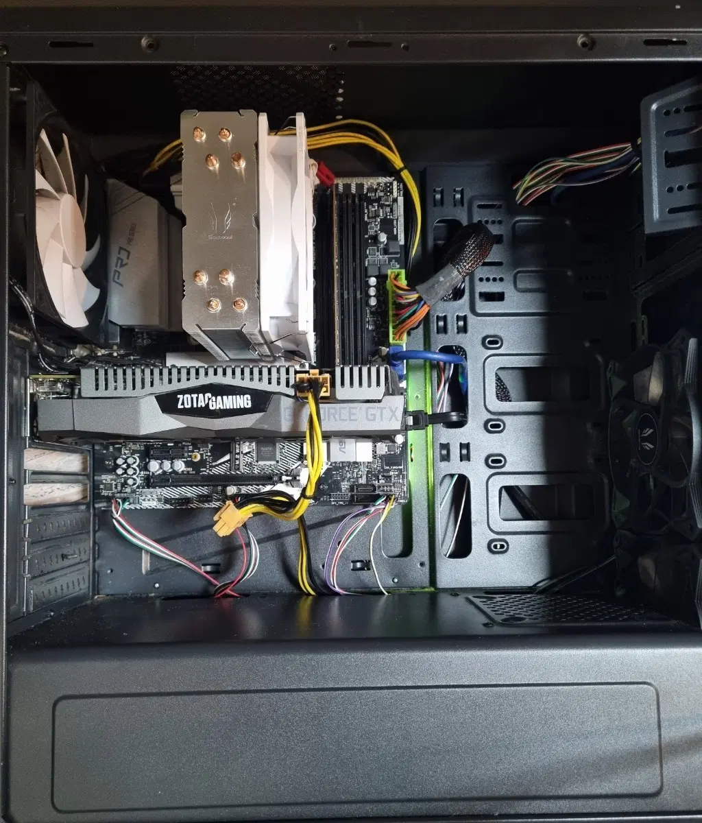 인텔10세대 i5 10600KF 램16 B460M GTX1660S 파워500W 게이밍본체컴퓨터데스크탑 팝니다