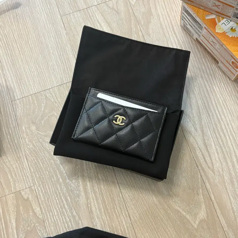 샤넬 램스킨 금장 카드지갑