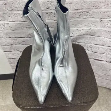 새상품 ZARA x MAISONSPECIAL 콜라보 스틸레토 부츠 (X-3)