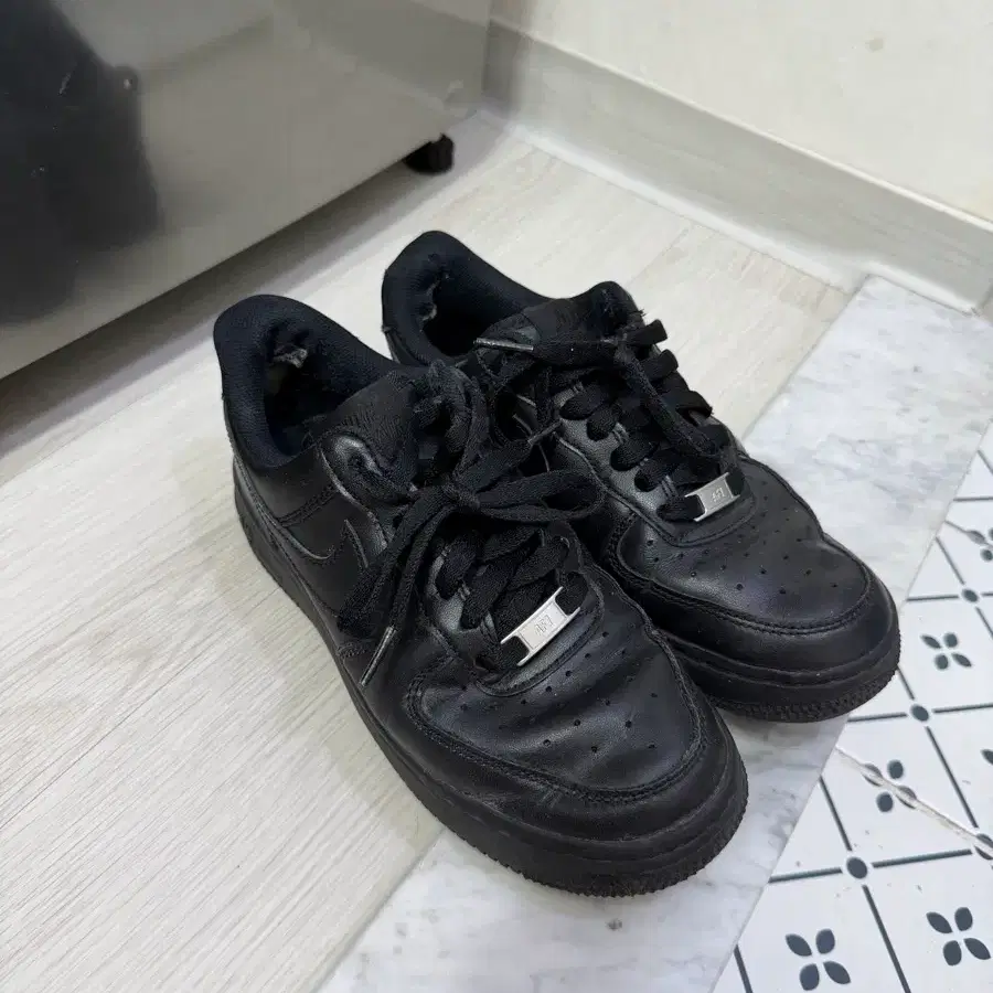 나이키 에어포스1 블랙 235