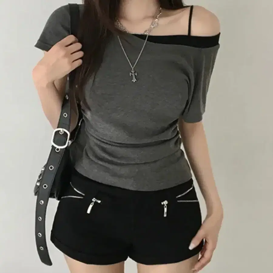 언발 원숄더 셔링 티셔츠 | 에이블리 옷 처분