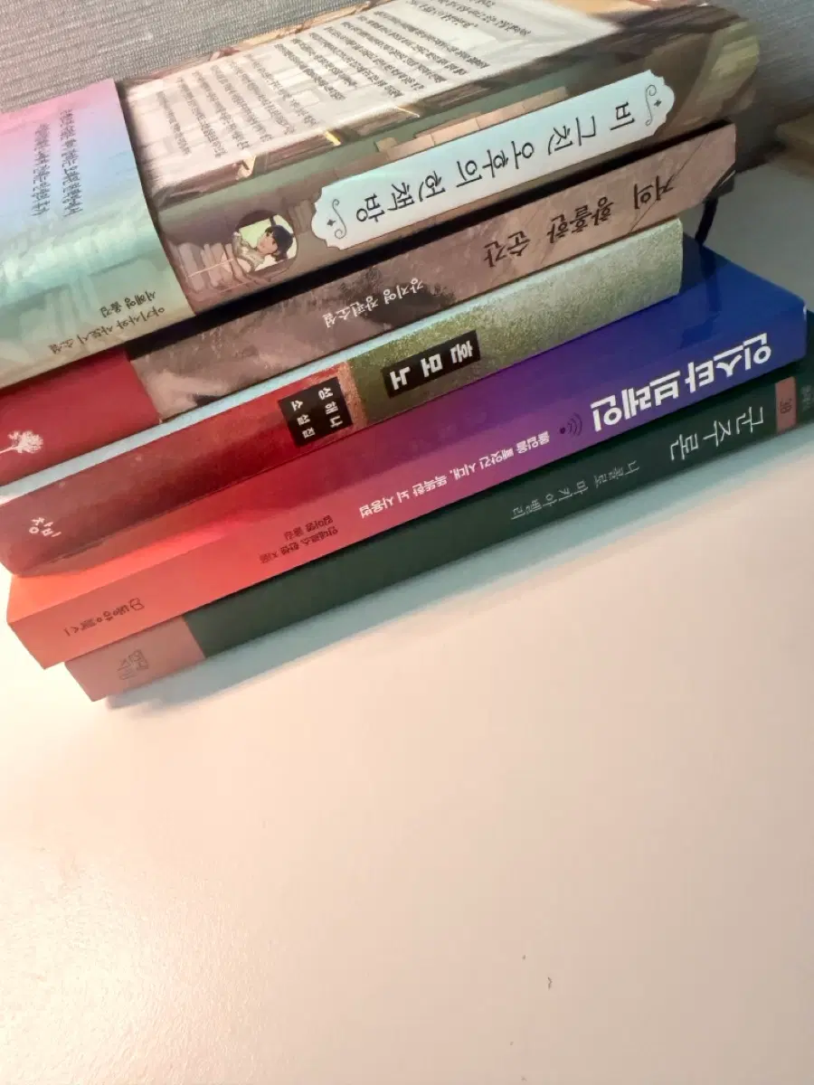 # 거의 황홀한 순간 # 비 그친 오후의 헌책방 # 군주론 # 인스타 브레인 # 혼모노 # 각각 팔아요