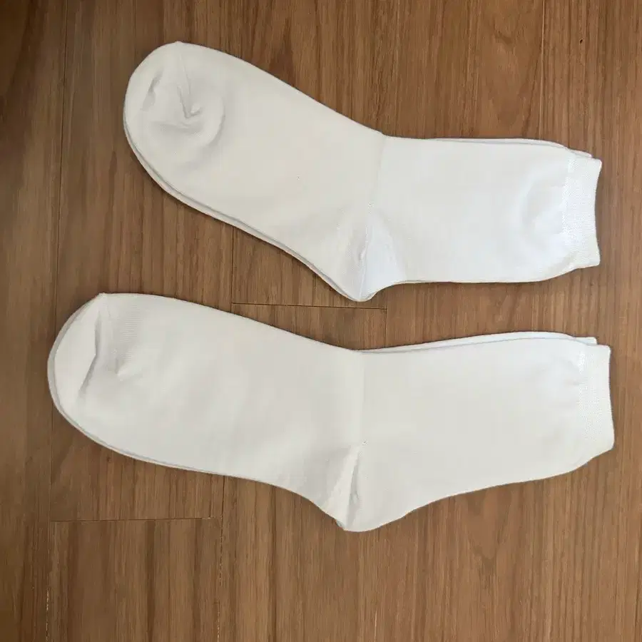 168침 무지 양말 1,800켤레 일괄판매 (남녀공용) 켤레 당 600원