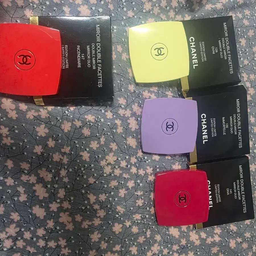 CHANEL 코드 컬러 미러 리미티드 에디션