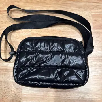 THE NORTH FACE 충전솜 숄더백 블랙