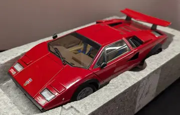 AUTOart 1/18SIGNATURE LAMBORGHINI COUNTACH WALTER WOLF EDITION RED 74651