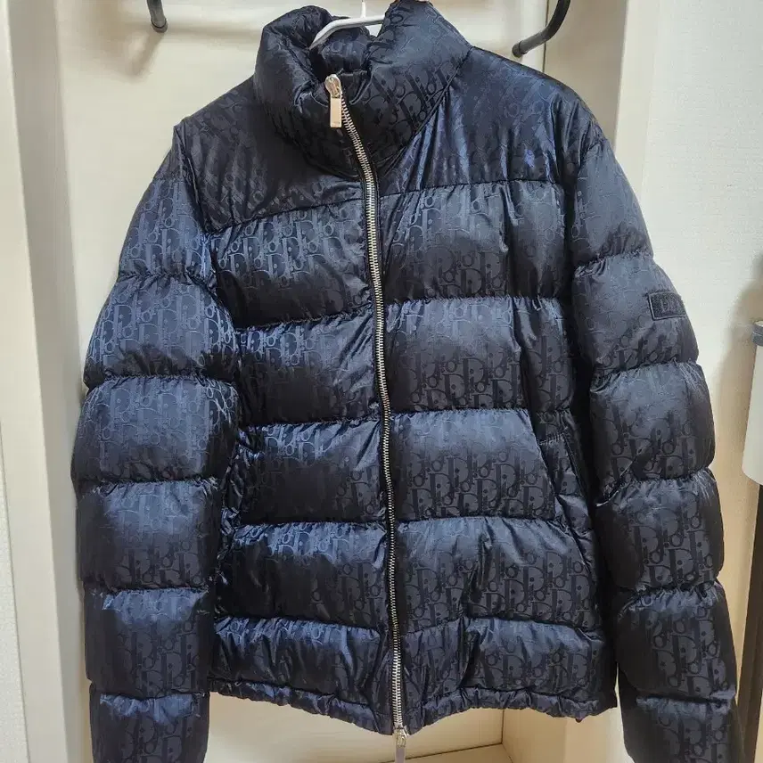 디올 (새상품급) 오블리크 블랙 패딩 54size 사진 1