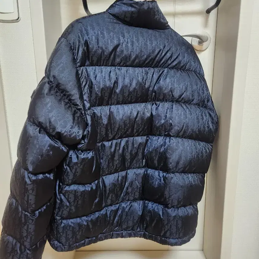 디올 (새상품급) 오블리크 블랙 패딩 54size 사진 5