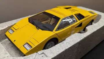 AUTOart 1/18 SIGNATURE LAMBORGHINI COUNTACH LP400 YELLOW 74646