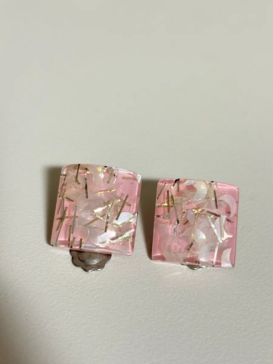 컬러가 참 예쁜 일본 핑크 빈티지 귀걸이