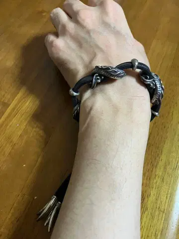 hyde 착용 Tao Dragon Bull Blood BRACELET